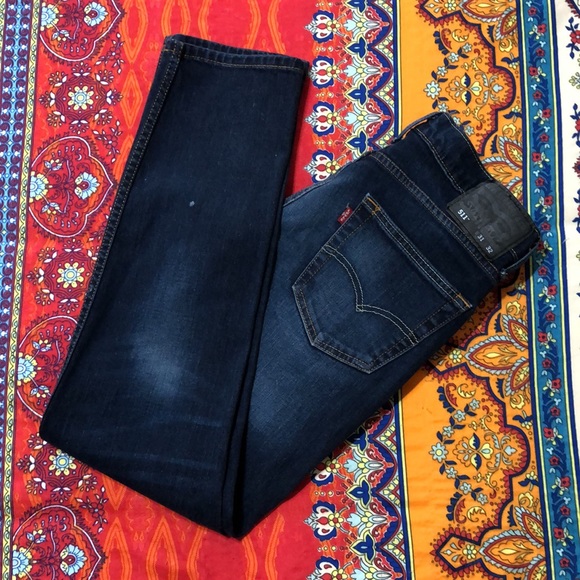 LEVI'S MEN’s JEANS STYLE 511. 31x32. DISTRESSED &EUC. SLIM FIT W/A GREAT TAPER.! - Picture 5 of 5